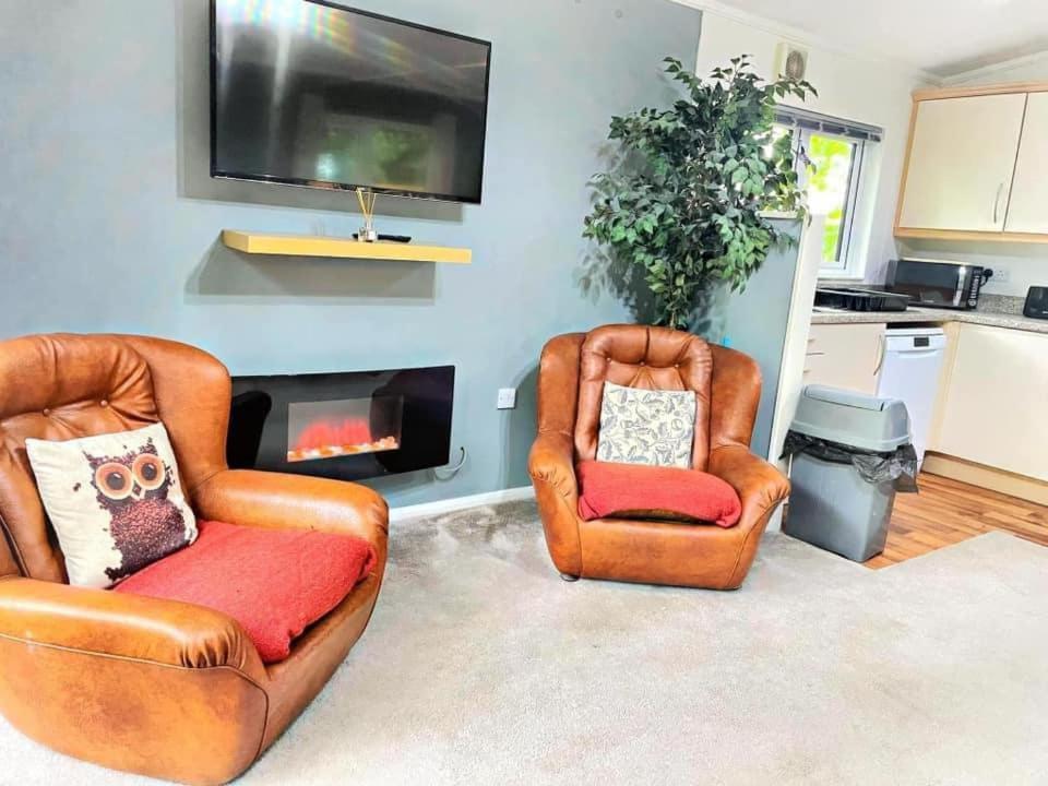Woodland View -hot Tub-tenby-carmarthen-st Clears Шале Сент-Клирс